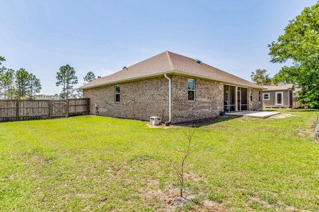 Building Photo - Bright, Beautiful Home in the Highly Desirable Sunrise Gated Community!