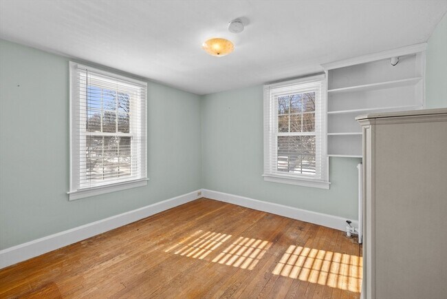 Building Photo - 33 Seagrave St