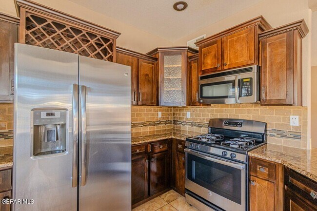 Building Photo - 3824 Loma Brisa Dr