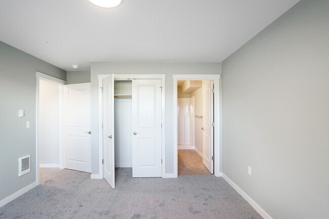 Building Photo - 2Bd/2Ba 2nd Story Apartment Unit - Availab...
