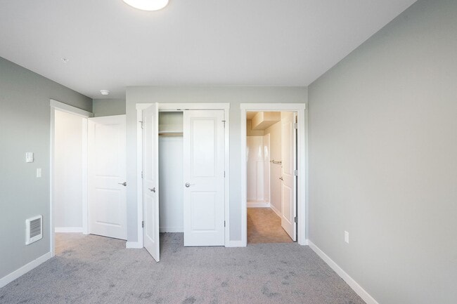 Building Photo - 2Bd/2Ba Upper Level Apartment Unit - Avail...