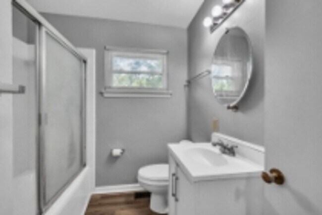 Building Photo - Beautiful update home in East Ridge