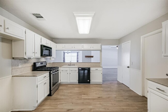 Building Photo - 2315 Cunningham Dr