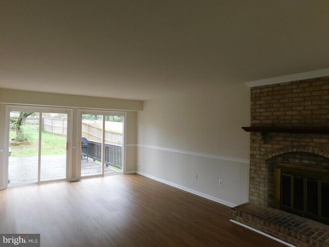 Building Photo - 916 Pointer Ridge Dr