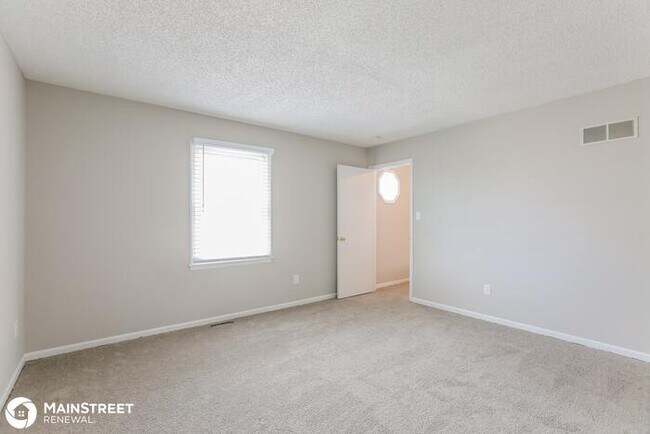 Building Photo - 1105 NE RIDGEVIEW DR, LEES SUMMIT, MO 64086