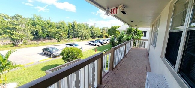 Building Photo - 287 Norwich L