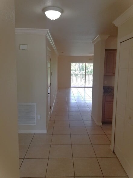 Building Photo - Santa Barbara Villas - Move in Special