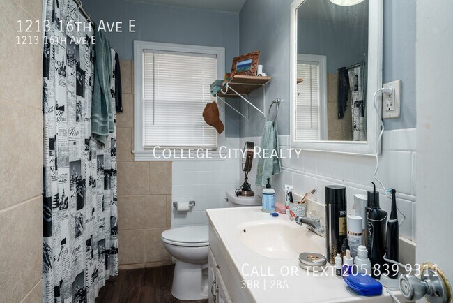 Building Photo - 1213 16th Ave E