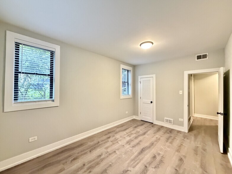Building Photo - 913 Maple
