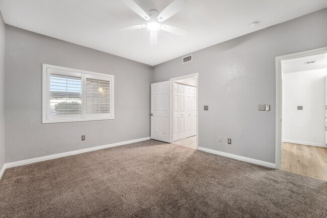 Building Photo - Light-Filled Dual-Suite Condo with Soaring Ceilings, Fireplace & Private Balcony in Amenity-Rich ...