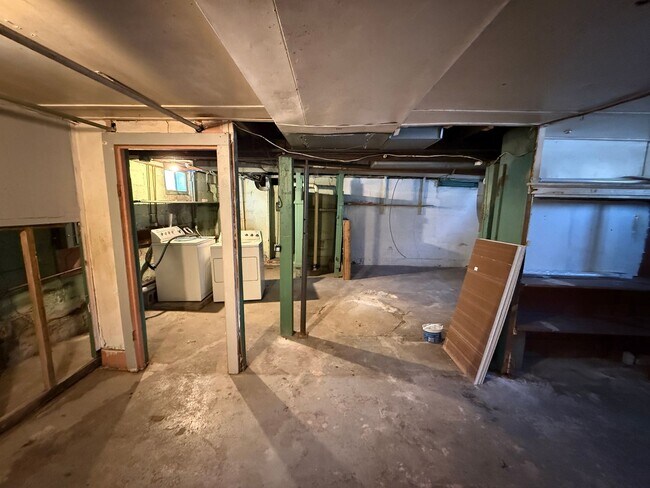 Building Photo - 4-Bedroom Home Near Downtown Jackson