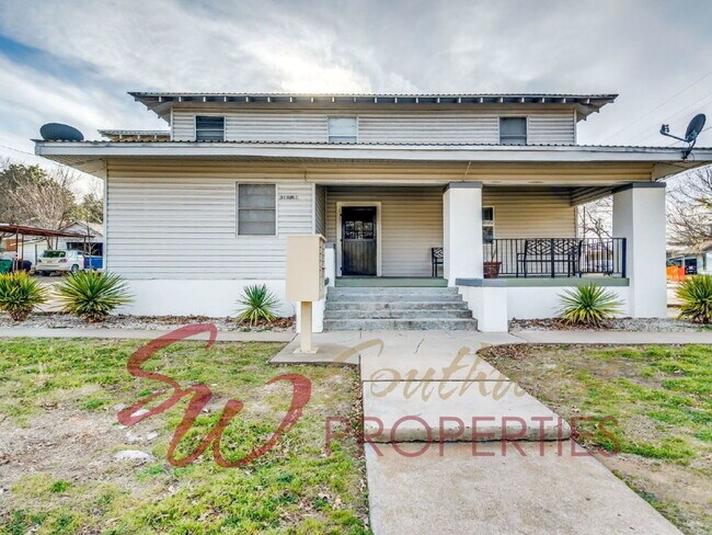 Building Photo - Absolutely gorgeous 1 bedroom 1 bath bouti...