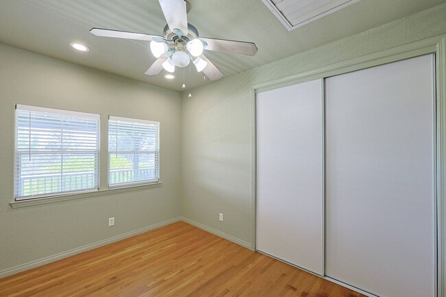 Building Photo - 5BR Home in Ramona Country Estates with Pool & Views