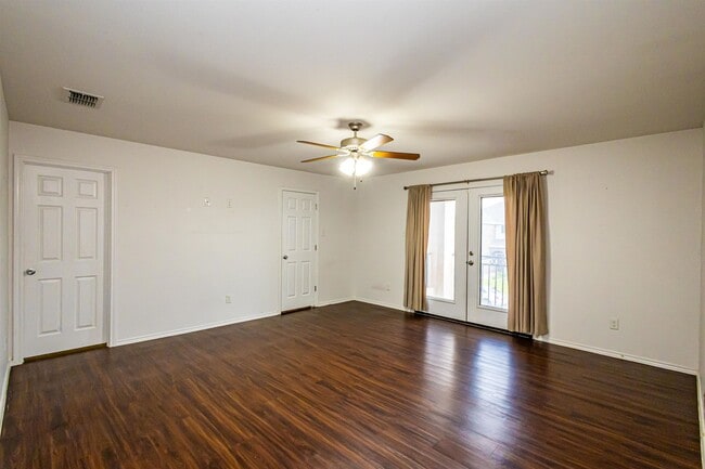 Building Photo - 5520 Stallion Ln