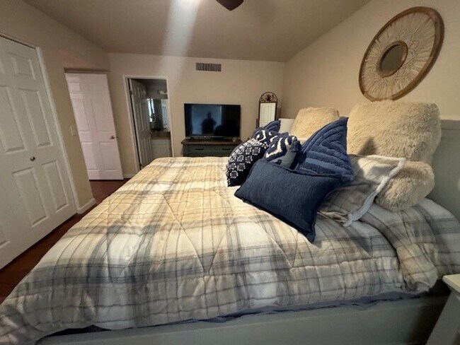 Building Photo - Riverfront 2BR 2BA Furnished Condo on GROUND LEVEL W/Garage and UTILITIES Included AVAIL 4/1/26