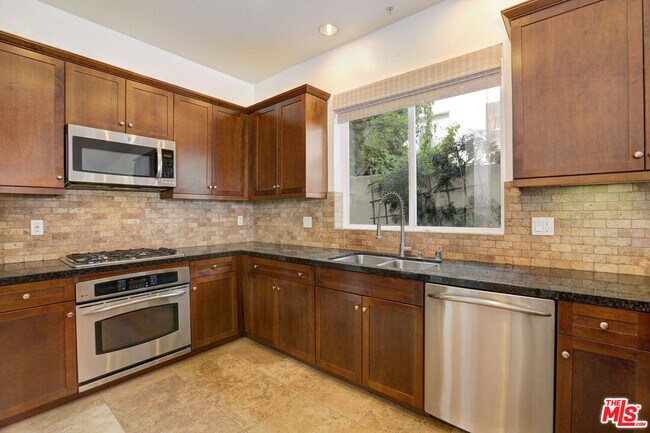 Building Photo - 11851 Laurelwood Dr