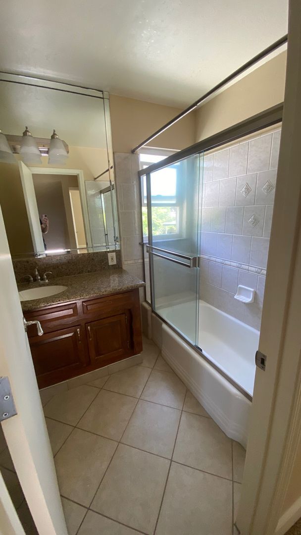 Building Photo - 352 Ohio Cir