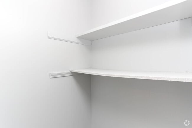 2BR, 1BA - 825 SF - Pantry - KYKST The Kensington