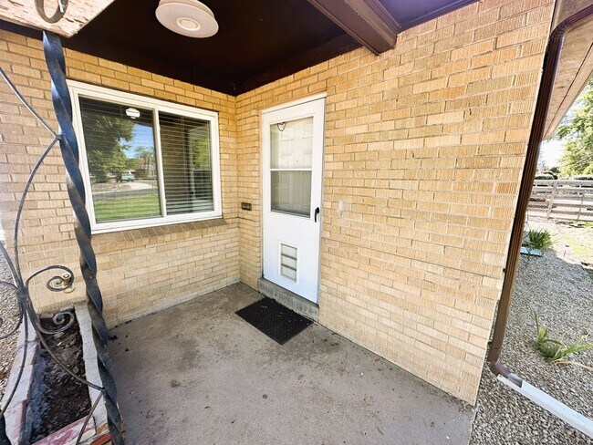 Building Photo - 3 Bed 1 Bath Ranch in North Park Hill! (Av...