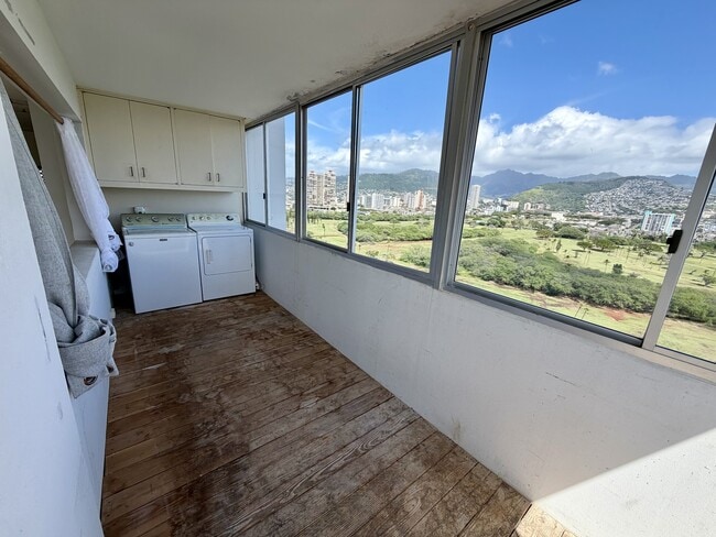 Building Photo - 2421 Ala Wai Blvd