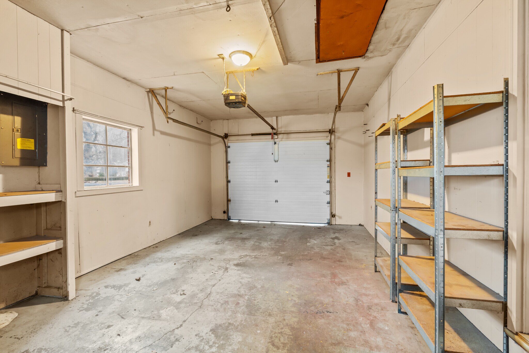 Building Photo - 5525 Sunnyside Dr