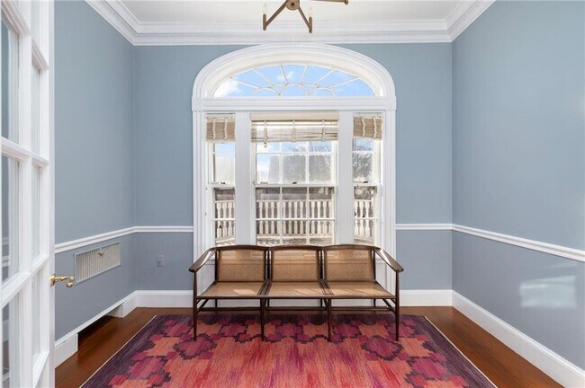 Building Photo - 72 Manning St