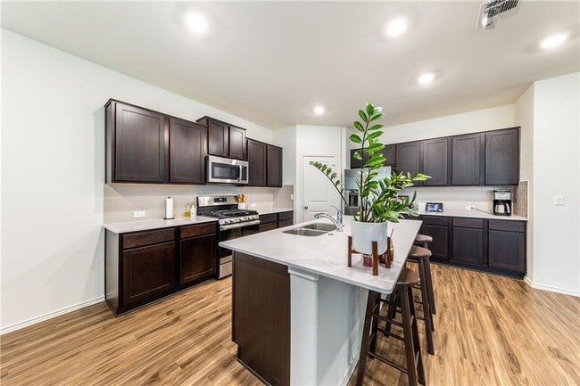 Building Photo - 1111 Diggy Dr