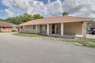 Building Photo - 754 Forest St