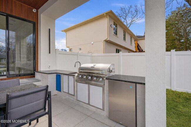 Building Photo - 150 Ampere Ave