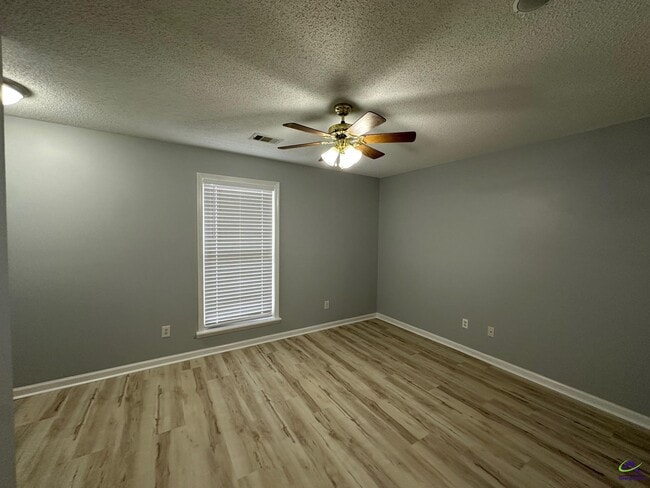 Building Photo - 122 Somerset Dr