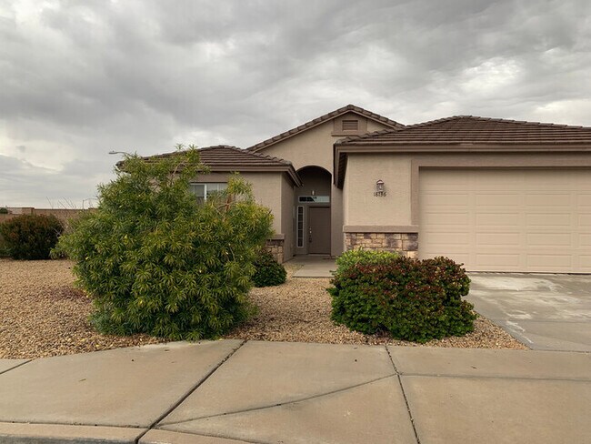 Building Photo - Very Nice 3 bedroom 2 bath home with a guest house