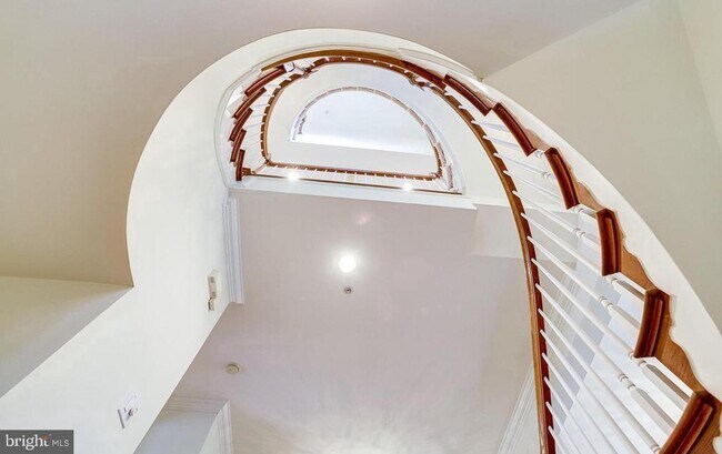 Building Photo - 1601 Colonial Hills Dr