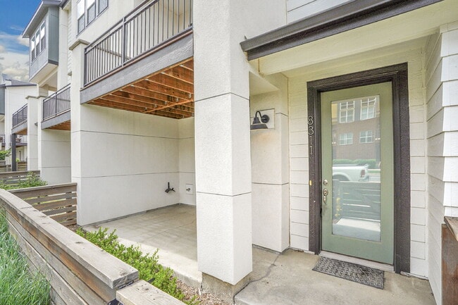 Building Photo - $2,500 - 2 Bed, 2.5 Bath Townhome in Broom...