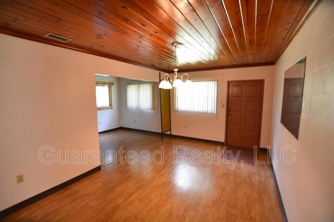 Building Photo - 1435 E Boulevard St