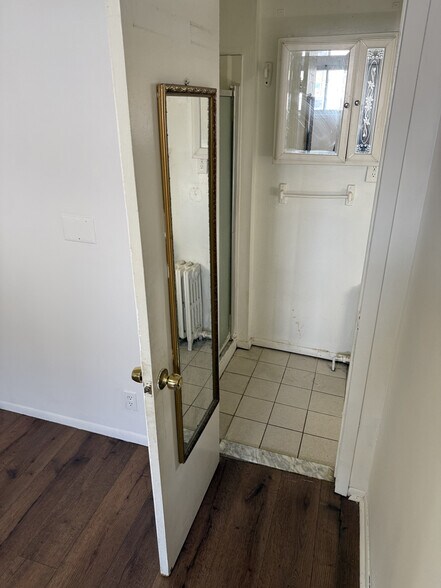 Building Photo - 831 King Georges Rd