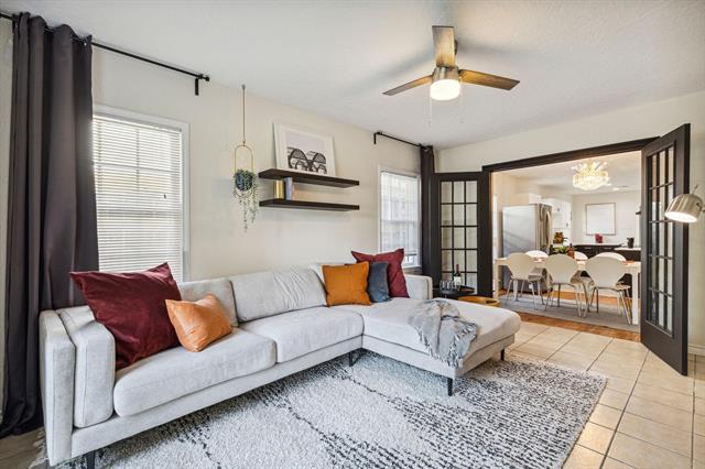 Building Photo - 2435 W 10th St