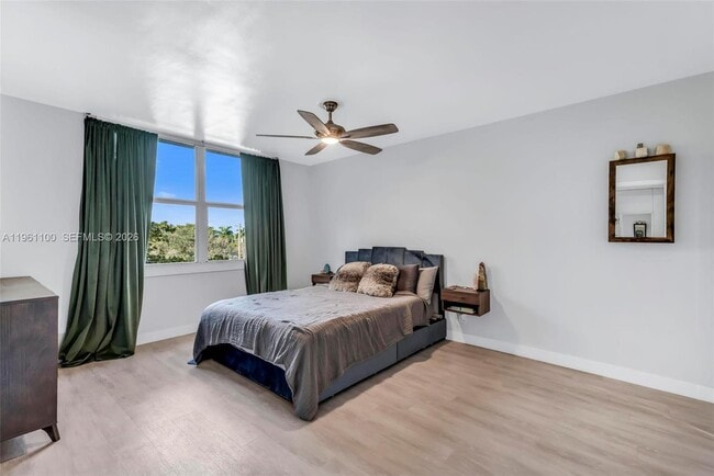 Building Photo - 120 Royal Pk Dr