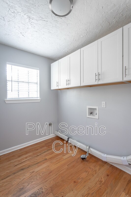 Building Photo - 2508 Woodfin Ave