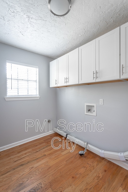 Building Photo - 2508 Woodfin Ave