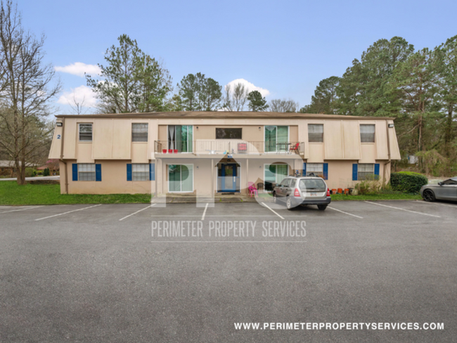 Building Photo - FULLY RENOVATED UNIT!!! WITH ONE MONTH REN...