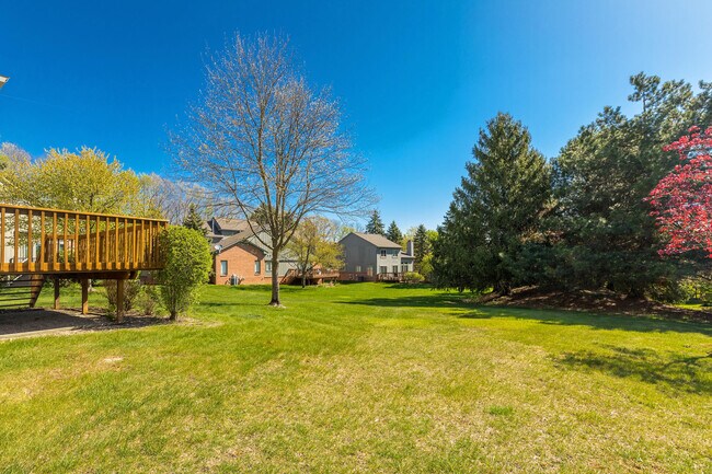 Building Photo - 37743 Avon Ln