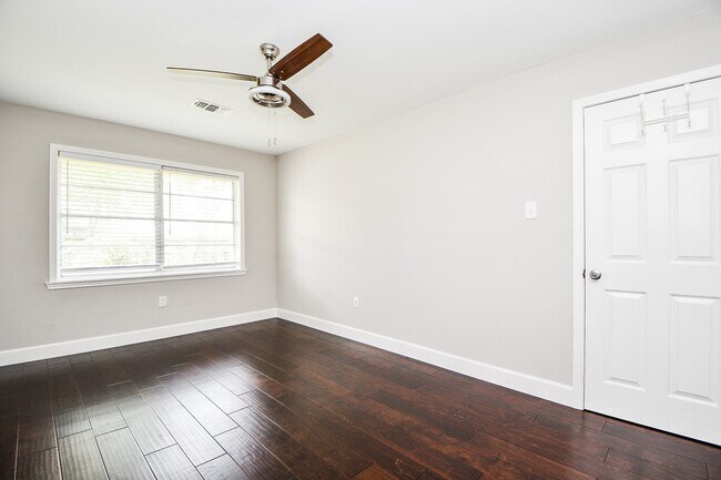 Building Photo - 4310 Woodvalley Dr