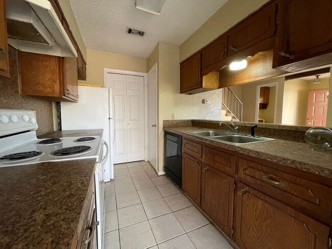 Building Photo - 1103 Covey Ln