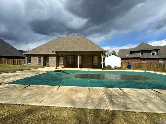 Building Photo - 126 Windridge Way SW