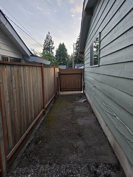 Building Photo - 9830 164th Ave NE