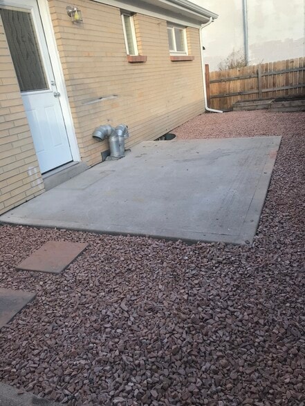 patio in fenced backyard - 1334 Marshall St