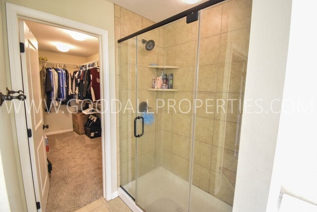 Building Photo - 5 Bedroom Home with Fenced Yard, and 3 Car Garage in Waukee