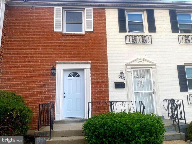 Building Photo - 5155 Clacton Ave