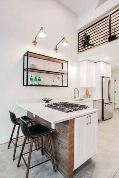 Building Photo - 807 E 22nd Ave