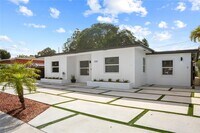 Building Photo - 1310 SW 76th Ave